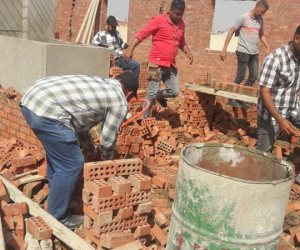 حي الهرم: إزالة أعمال بناء عقار مخالف بهضبة الأهرام (صور) 