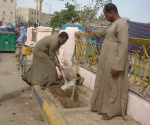 رفع 40 طن مخلفات بناء من شوارع مدينة إسنا (صور)