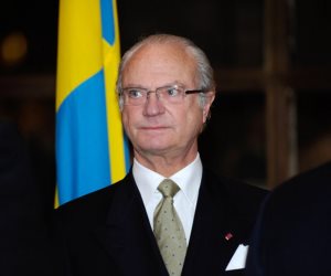 ملك السويد يغير لوائح الأكاديمية المانحة لجائزة نوبل للآداب