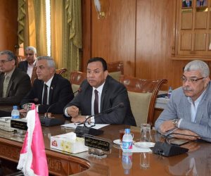 رئيس جامعة المنوفية يجتمع بمجلس العمداء.. ويدعوهم للمشاركة في احتفالات عيد تحرير سيناء