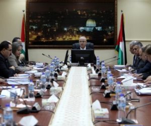 مجلس الوزراء الفلسطيني يدعو لموقف عربي حازم تجاه عزم بعض الدول نقل سفاراتها للقدس