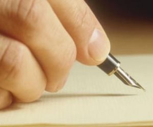 توقيف مدير صحيفة إيرانية نشرت مقالا يصف سيدات إيران بـ«العاهرات»