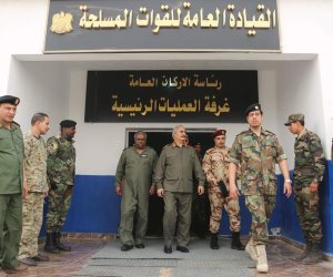 حفتر يزور القوات الليبية لمتابعة الاستعدادات النهائية لتحرير درنة (صور)
