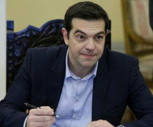 رئيس وزراء اليونان يزور جزيرة «لسبوس» بعد ارتفاع عدد المهاجرين