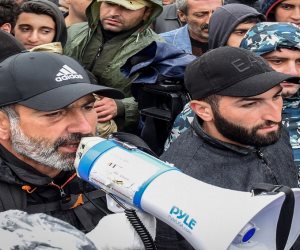 محتجون فى أرمينيا يغلقون الطرق المؤدية للعاصمة