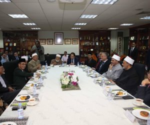 الإمام الأكبر يزور مدرسة الجنيد الإسلامية ويلتقي خريجي الأزهر في سنغافورة