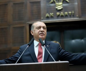 أردوغان «شو».. الديكتاتور التركي يبدأ مسرحية الانتخابات بوعود كاذبة (فيديوجراف)