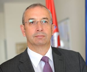 سفير بريطانيا بالكويت: الاتفاق النووى مع إيران ضرورى ويحتاج إلى تغيير وليس إلغاء