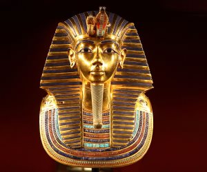 الآثار ترمم القناع الذهبي لتوت عنخ آمون تمهيدا لنقله للمتحف الكبير