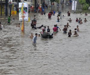 مصرع 15 شخصا جراء عواصف وأمطار شمال غرب باكستان