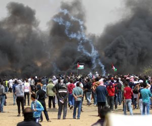 اشتباكات عنيفة بين الفلسطينيين وقوات الاحتلال بغزة وو5 إصابات في صفوف المتظاهرين(صور ) 