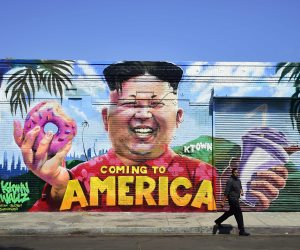 زعيم كوريا الشمالية يأكل «الدونات» في مشروع «Coming To America» ​​