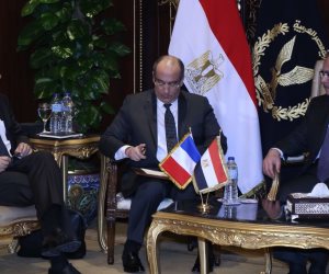 وزير الداخلية يبحث مع «رئيس الأمن الداخلي» بفرنسا تحركات العناصر المسلحة بالشرق الأوسط (صور)