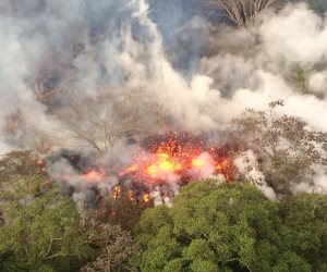 آخر تطورات بركان «كيلاويا» في أمريكا الذي دمر 37 منزلًا شرق هاواي