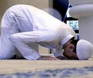 أمين الفتوى: 18 كلمة تغنى عن سنة سجدة تلاوة القرآن 