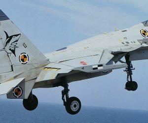 طائرات جيه-15 صينية تستكمل هبوطا ليليا على حاملة ضمن حملة تحديث الجيش