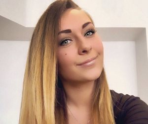 عشرينية تطور مهاراتها الفنية برسم نفسها بـ50 نمط من الرسوم الكارتونية.. خليك ورا حلمك