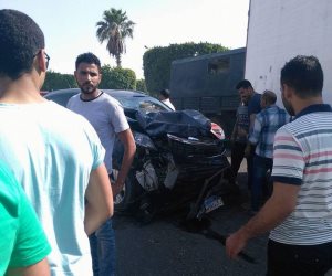 إصابة 3 أشخاص في حادث بين سيارتين بالعاشر من رمضان (صور)
