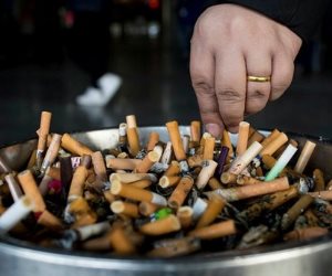 حظر التدخين في أماكن العمل الرسمية.. هل تسير مؤسسات الدولة على خطى وزارة الأوقاف؟