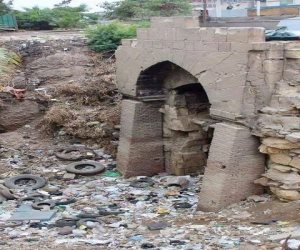  الآثار تبدأ التحقيق مع مسئولي القاهرة بعد تداول صور القمامة تحيط بمسجد "باب التوفيق"