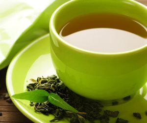 هل تعاني من الاكتئاب.. تعرف على فوائد الشاي الأخضر في علاجه