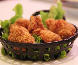 عرش «كنتاكي» يهتز.. هل حقا دجاج المطعم الشهير مصاب بأمراض خطيرة؟