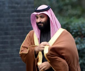 4 تحركات لولي العهد محمد سلمان في ساعة واحدة.. كيف يرى السعوديون أميرهم الشاب؟