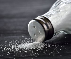  الملح والقلب.. كيف يؤثر الإفراط في التناول على الصحة؟