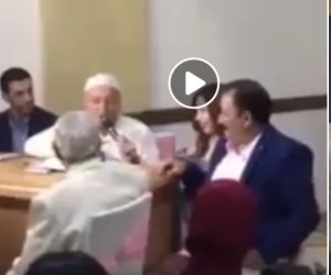 على طريقة السينما.. مأذون على الموضة يثير ضجة السوشيال ميديا (فيديو)