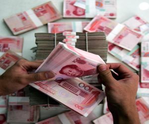 العملة الصينية تنخفض مرة أخرى.. اليوان يتراجع في أعقاب الحرب التجارية
