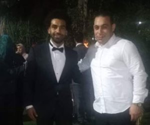 الصور الأولى لمحمد صلاح في حفل خطبة شقيقه الأصغر