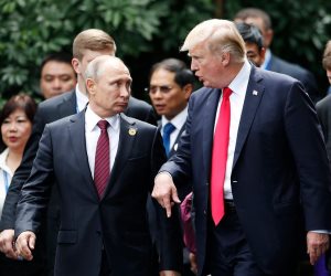«ترامب» والإدارة الأمريكية.. تناقضات تصب في «جعبة» بوتين