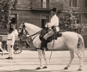 «هااا مين هناك».. من الجلابية للبالطو كيف تطور شكل الخفير على مدار الزمن