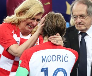 رئيسة كرواتيا أيقونة بهجة المونديال.. كيف أشعلت كوليندا نهائي كأس العالم؟