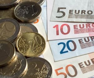 سعر اليورو أمام الجنيه فى البنوك المصرية اليوم الجمعة 26-1-2024  