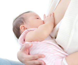 الصحة تكشف فوائد الرضاعة الطبيعية للأطفال