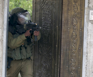 اندلاع اشتباكات عنيفة بين قوات الاحتلال الإسرائيلي والفلسطينيين في مخيم «جنين»
