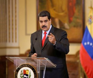 واشنطن تعزز الضغط على مادورو.. وكوبا ترفض العقوبات الاقتصادية الجديدة