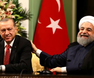 تركيا تستخدم إيران لحماية اقتصادها.. هل ينتصر تحالف الشر على العقوبات الأمريكية؟