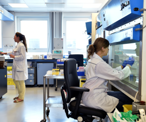 نصائح طبية: لو لقيت شعرك بيقع وضربات قلب زيادة.. لازم تعمل تحليل "TSH"