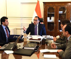 وزير الشباب والرياضة يُطلع رئيس الوزراء على خطة تطوير استاد القاهرة