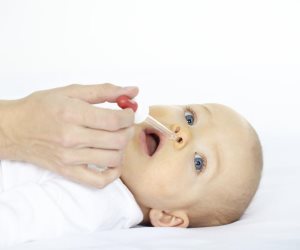  ببخاخة مياه البحر.. طريقة تنظيف أنف طفلك لحمايته من الأمراض