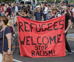 أكاذيب اللاجئين بأوروبا.. دراسة استقصائية: أغلب المواطنين يرحبون بهم ويرفضون طردهم