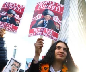 هكذا أحرجت ميركل أردوغان فى ألمانيا.. وشعبه يصفعه بمظاهرات حاشدة (صور)