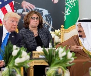 ترامب يطعن حلفاء واشنطن بـ «خنجر الابتزاز»: الخليج ليس «بقرة حلوب»