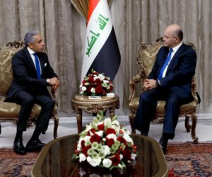 السفير المصري ببغداد ينقل دعوة السيسي إلى الرئيس العراقي الجديد لزيارة مصر
