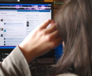  هل تفقد السيدات ثقتهمن بأنفسهن من متابعة فيسبوك؟.. دراسة جامعية تجيب