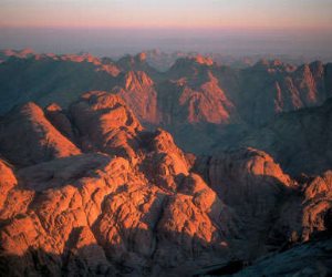 هل حج الملك مينا إلى سيناء ولم يوحد القطرين؟.. علماء آثار يردون على تجلي «القمني»