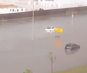 ليلة غير سعيدة في الكويت.. السيول تغمر الشوارع وانقطاع تام للكهرباء ووزير الأشغال يستقيل