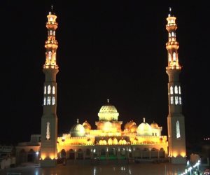 في الغردقة.. «مسجد الميناء الكبير» تحفة معمارية تسر الناظرين والعابدين 